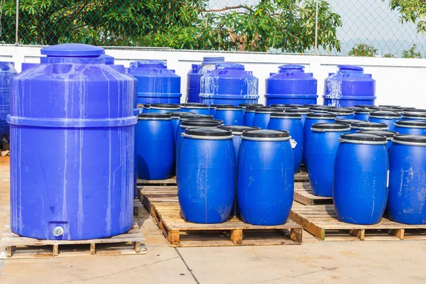 Fabrika içinde kimyasal tank