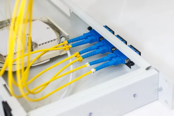 Instalación de cable de fibra óptica — Foto de Stock