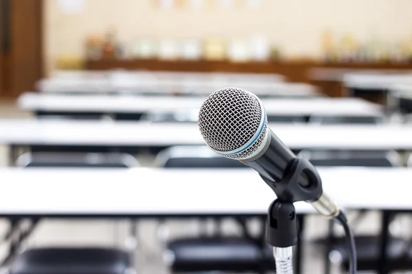Mikrofon v setkání nebo konferenční místnosti — Stock fotografie