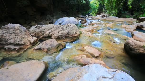 Khor louang vattenfall i Thailand — Stockvideo