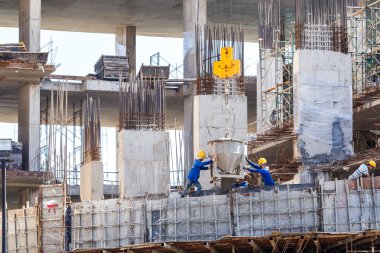 İnşaatta çalışan işçiler