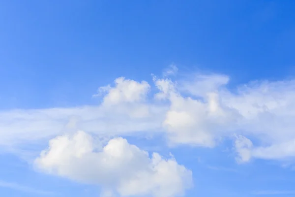 Clouds on the blue sky — Stock Photo, Image