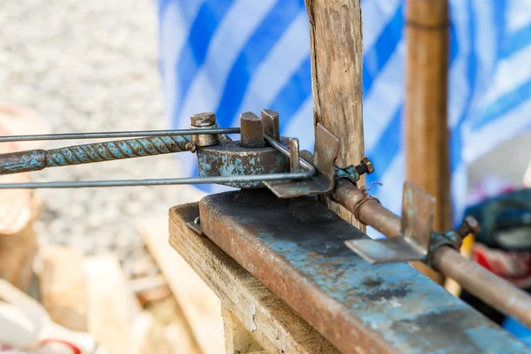 Worker bending steel — Stock Photo, Image