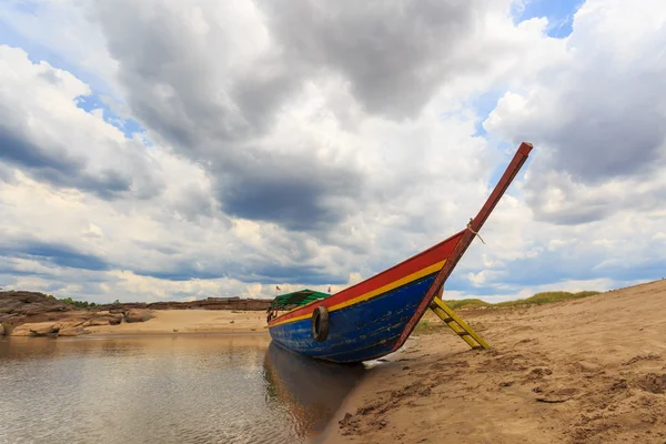 Big boat on khong river — Stock Photo, Image