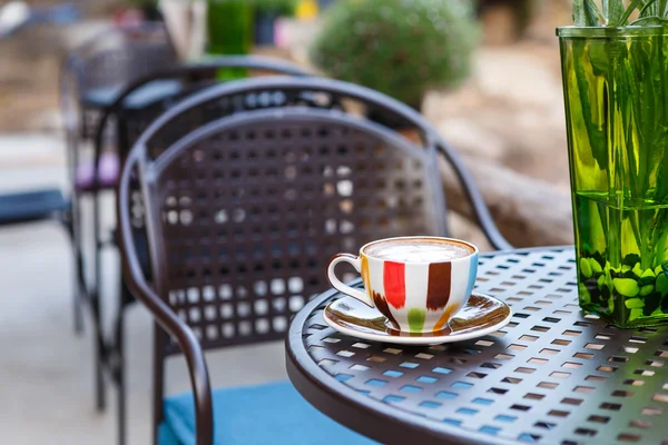 Coffee cup on table — Stock Photo, Image