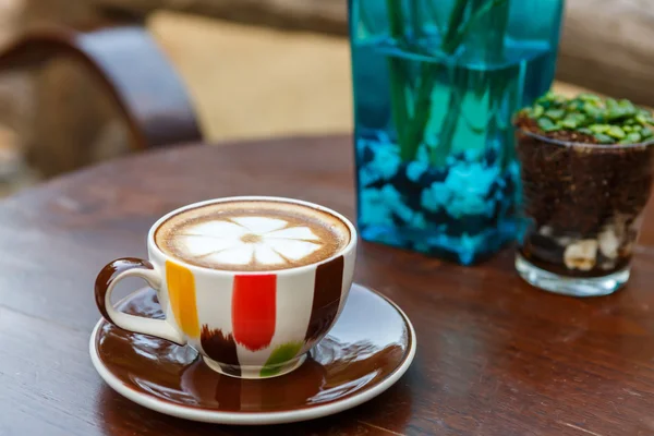 Coffee cup on table — Stock Photo, Image