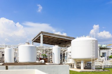 Fabrika içinde kimya tank