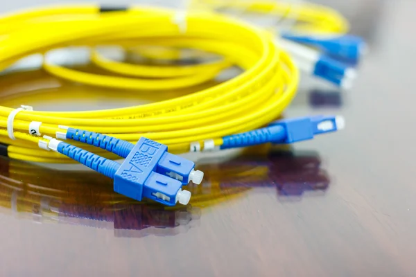 Cable de fibra óptica para sistema de red — Foto de Stock