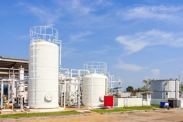 Chemie tank v továrně — Stock fotografie