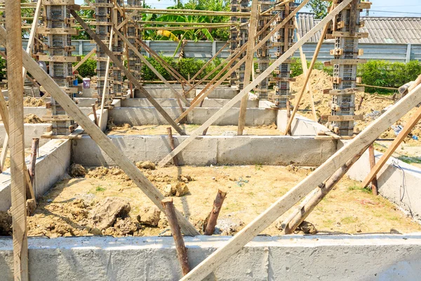 Molde pilar de concreto para a construção da casa — Fotografia de Stock