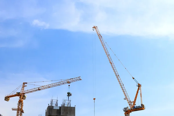 Building crane and construction site — Stock Photo, Image