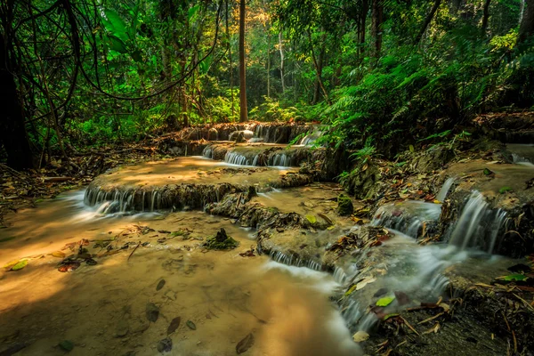 Maravillosa cascada en Tailandia —  Fotos de Stock