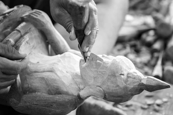 Hand van houtsnijwerk — Stockfoto