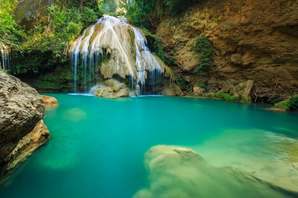 Wonderful waterfall with colorful tree — Stock Photo, Image