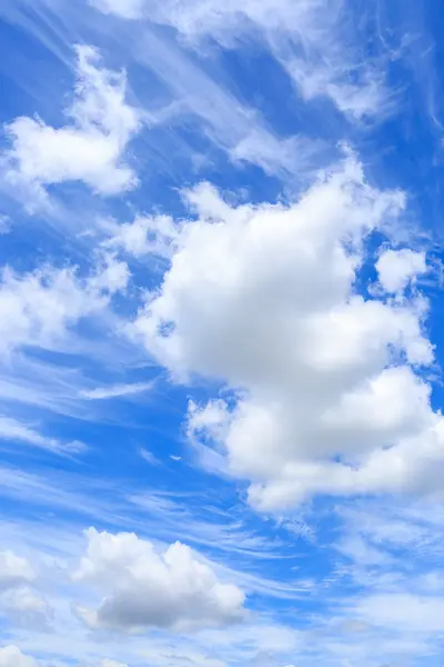 Clouds on the blue sky — Stock Photo, Image