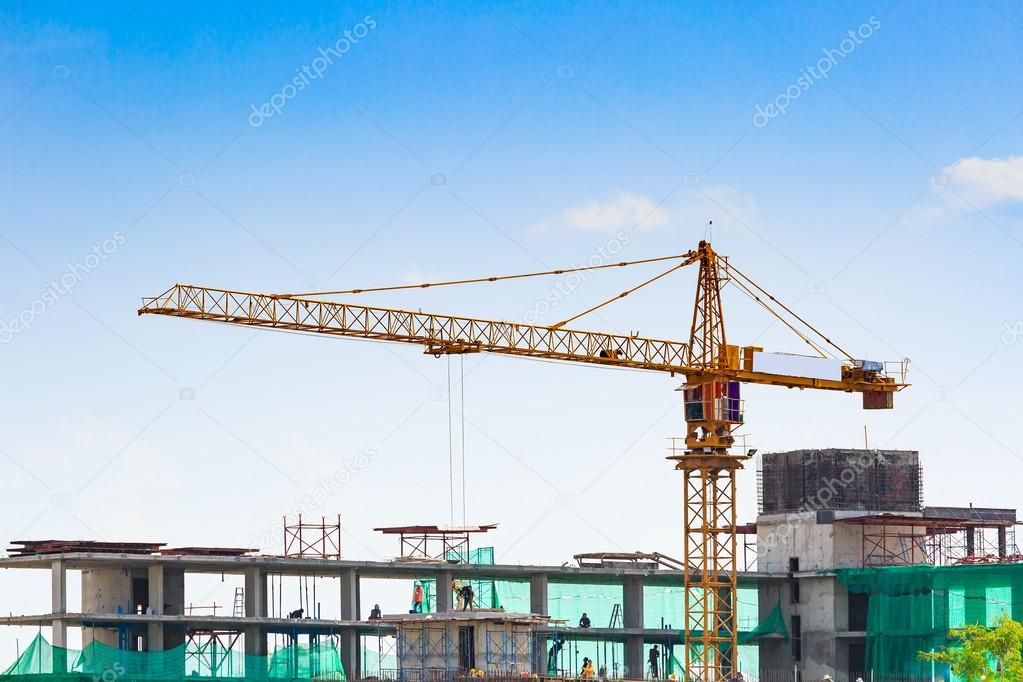 Building crane and construction site