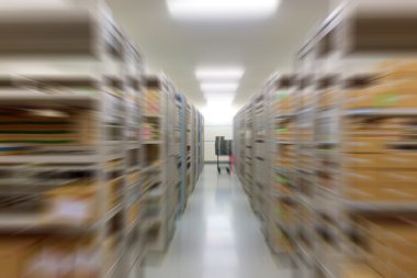 Bulanık fabrikada depo