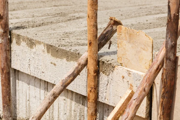 Woodl mold for cement construction — Stockfoto