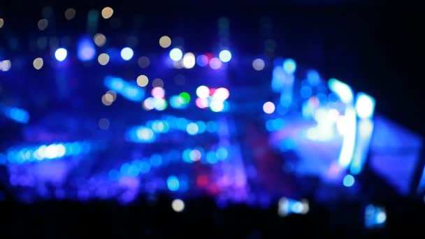 Silhouetten van concertdeelnemers — Stockvideo