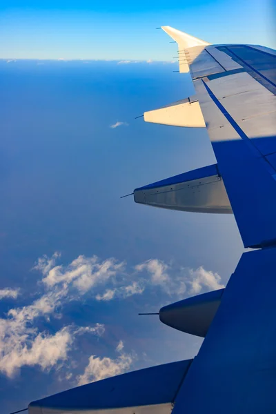 Aircraft wing with cloudy sky — Stock Photo, Image