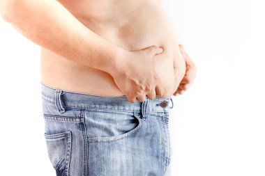 Şişman adam karnını tutarak