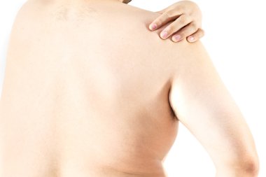 Şişman adam omuz üzerinde el ile