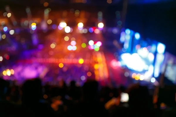 Silhouetten van concertdeelnemers — Stockfoto