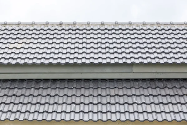 Roof under construction with stacks of roof tiles for home build — Stock Photo, Image