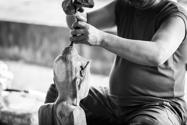 Hand van houtsnijwerk — Stockfoto