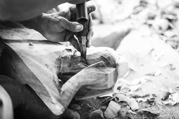 Hand van houtsnijwerk — Stockfoto