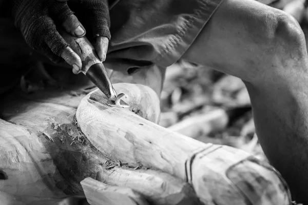 Hand van houtsnijwerk — Stockfoto