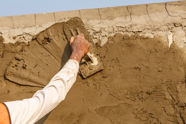 Plasterer concrete worker at wall — Stock Photo, Image