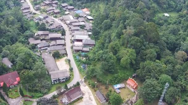 Thailändische Dörfer auf den Bergen — Stockvideo
