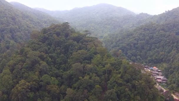 Thailand by landsbygden på berg — Stockvideo
