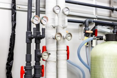 Manometreler Di su kontrolü için