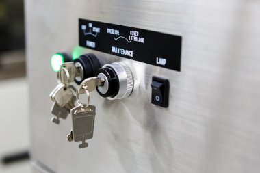 Tuş kilidi için makine başlatma veya durdurma