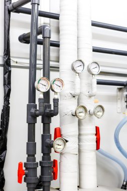 Manometreler Di su kontrolü için