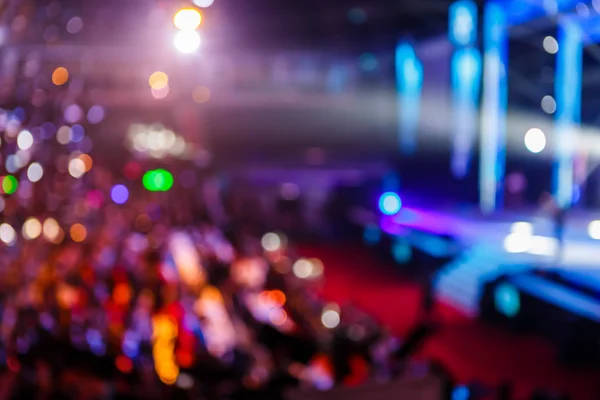 Silhouettes of people at concert — Stock Photo, Image