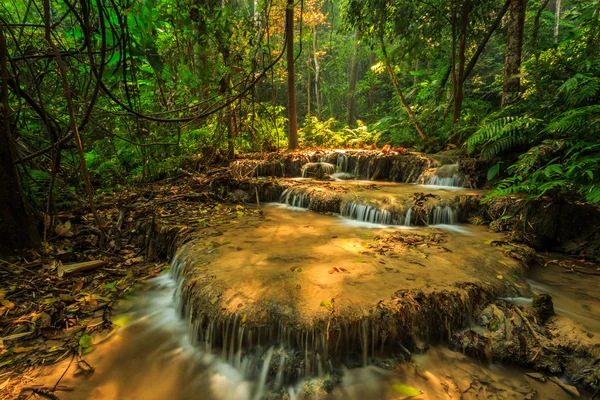 Wunderschöner wasserfall in thailand, pugang wasserfall chiangrai — Stockfoto