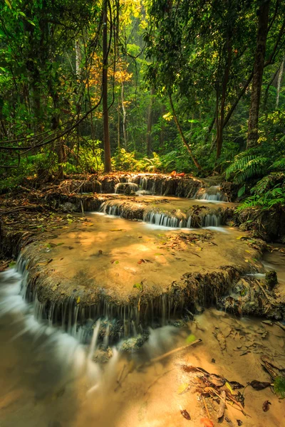 Чудовий водоспад в Таїланді, pugang водоспад chiangrai — стокове фото