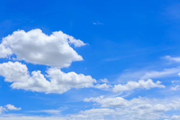 Clouds on the blue sky — Stock Photo, Image