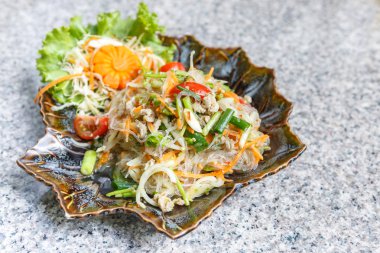 Tay şehriye salatası