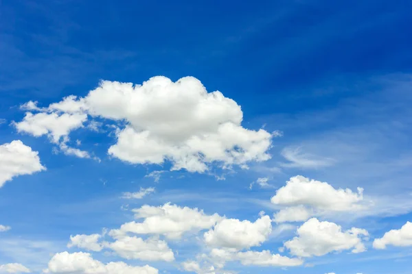 Clouds on the blue sky — Stock Photo, Image