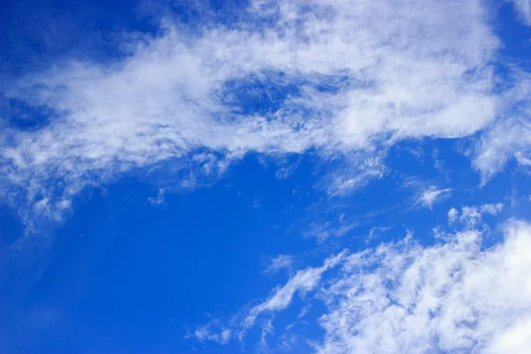 Clouds on the blue sky — Stock Photo, Image