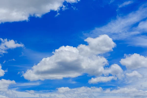 Clouds on the blue sky — Stock Photo, Image