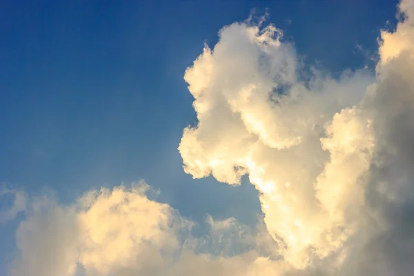 Clouds on the blue sky — Stock Photo, Image