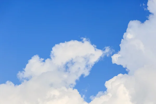 Clouds on the blue sky — Stock Photo, Image