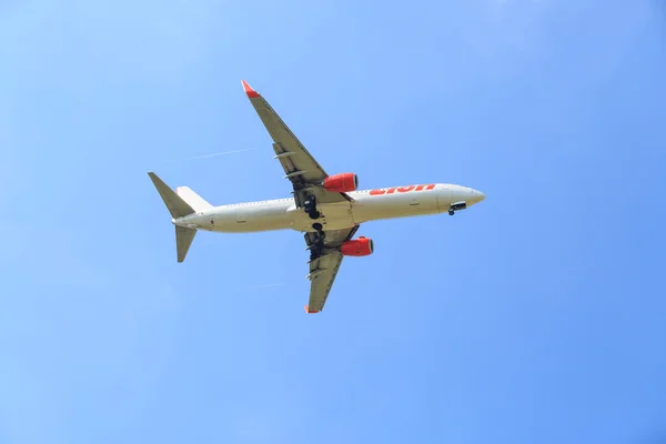 Plane prepare landing on blue sky — Stock Photo, Image
