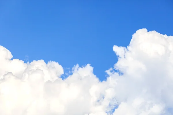 Clouds on the blue sky — Stock Photo, Image