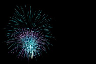 Gökyüzü renkli havai fişek ışık